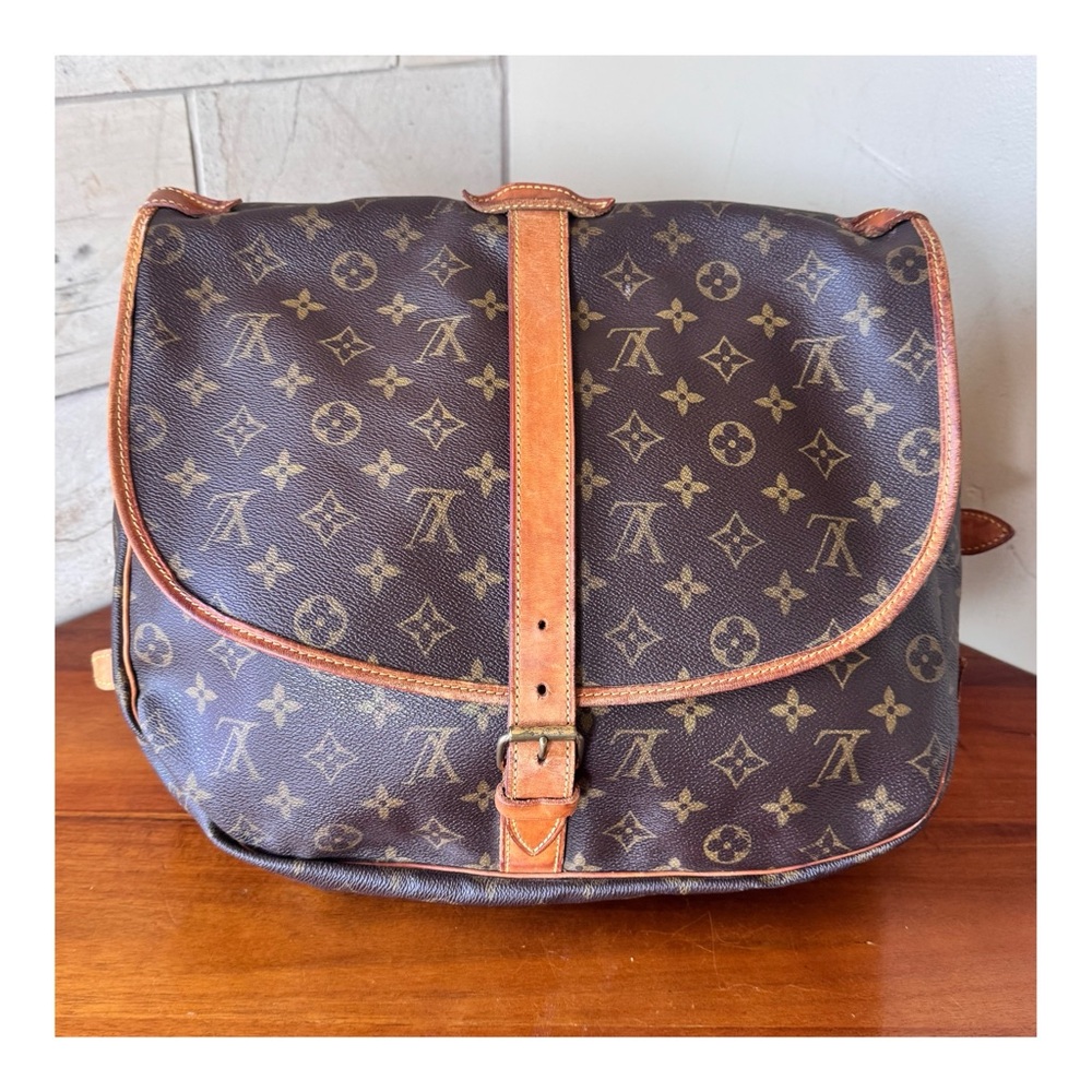 🎉SOLD🎉LOUIS VUITTON SAUMUR 35 SHOULDER MESSENGER BAG - Picture 2 of 15